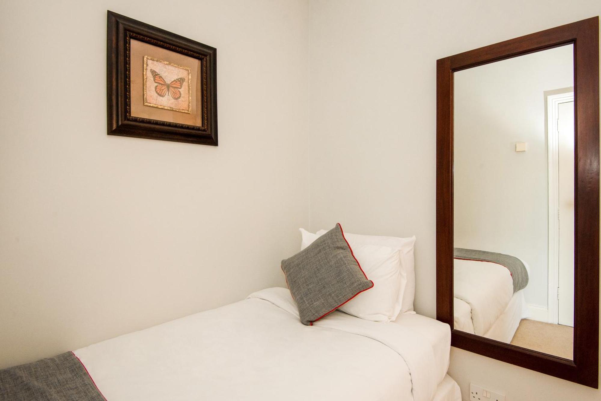 Oyo The Regency, Clifton Bristol Hotel Buitenkant foto