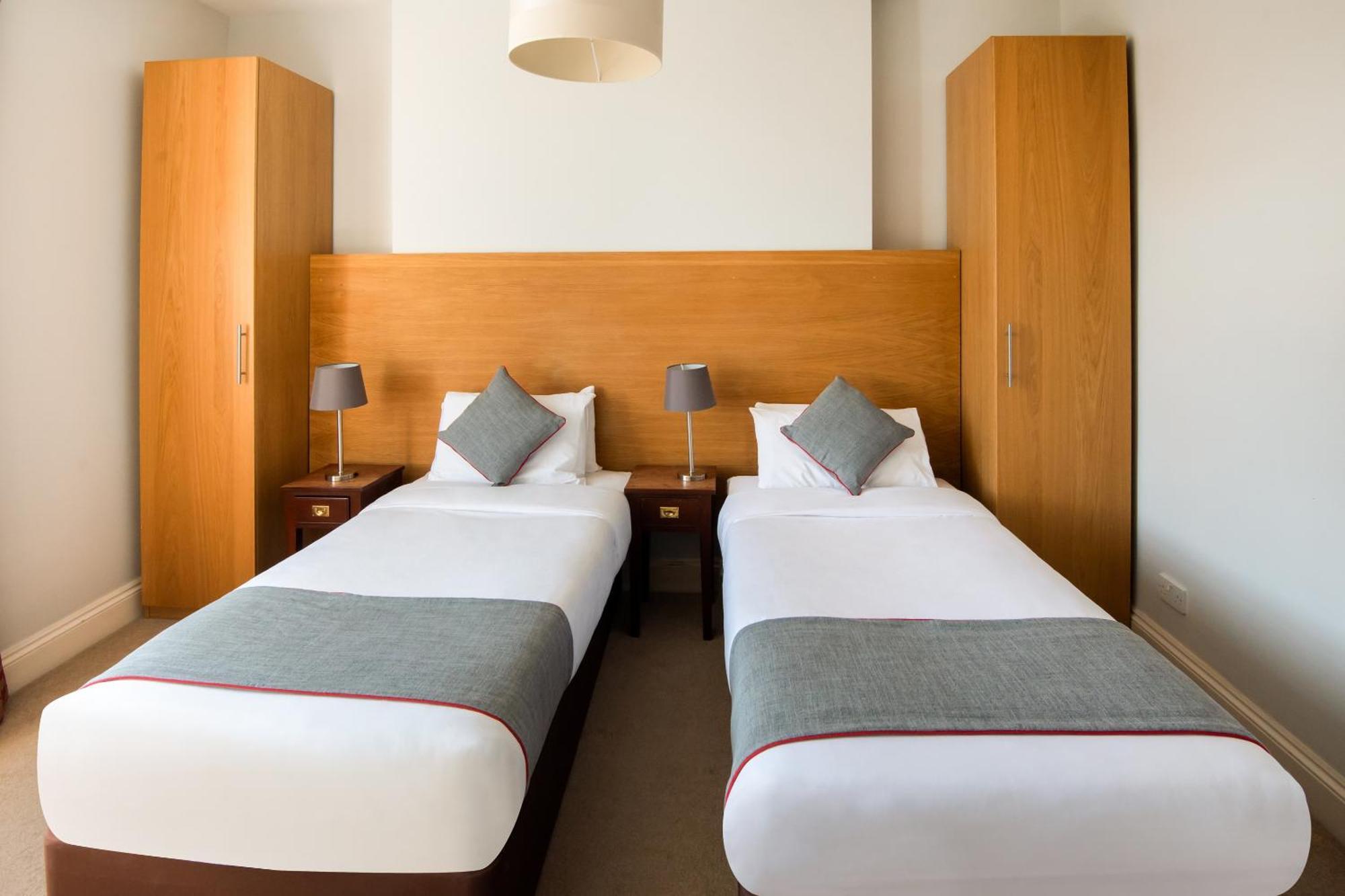 Oyo The Regency, Clifton Bristol Hotel Buitenkant foto