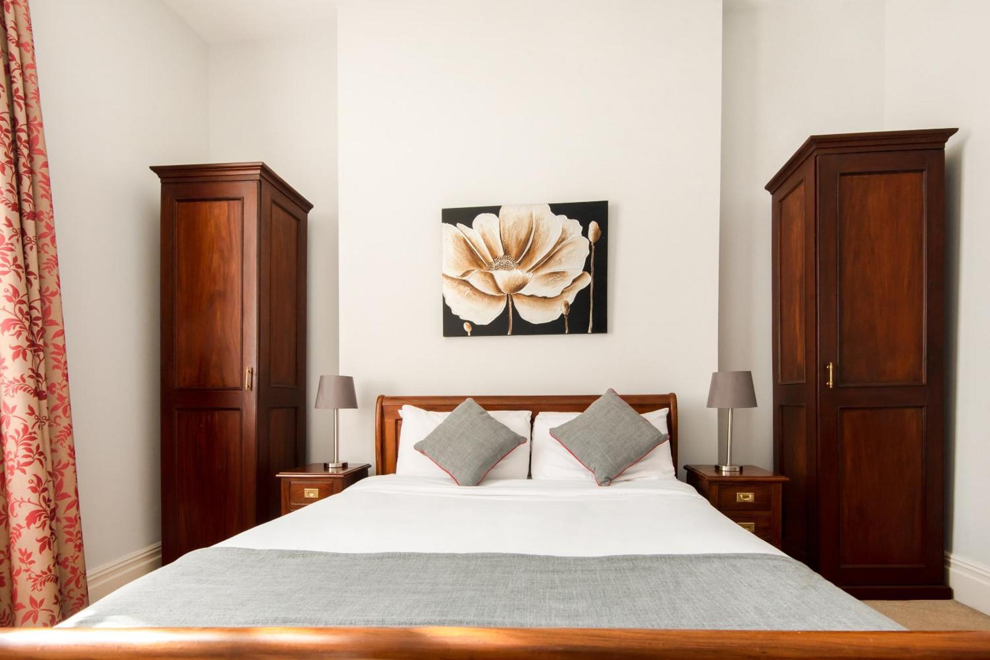 Oyo The Regency, Clifton Bristol Hotel Buitenkant foto