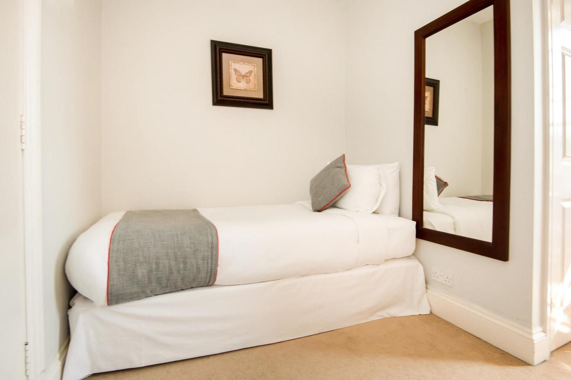 Oyo The Regency, Clifton Bristol Hotel Buitenkant foto