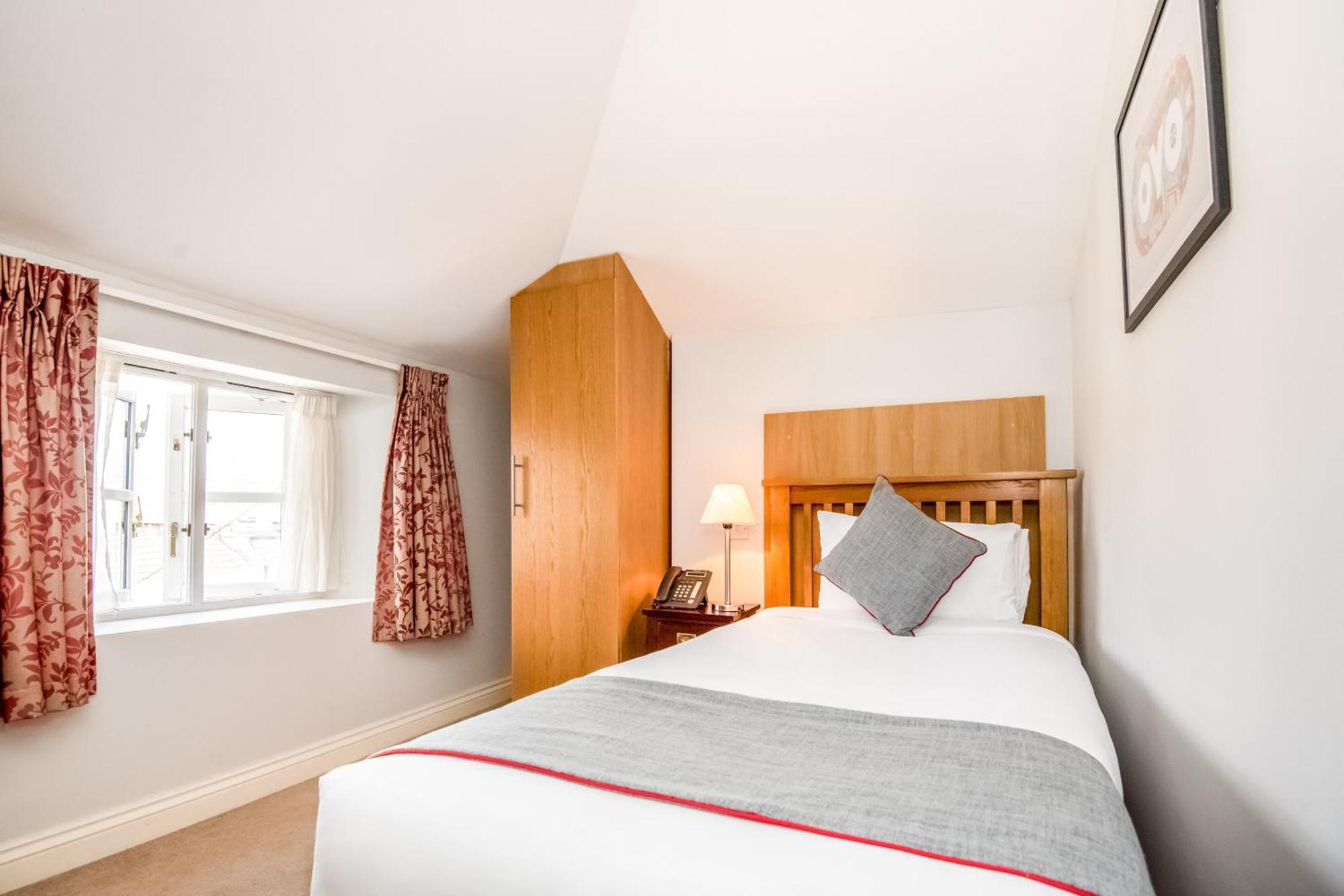 Oyo The Regency, Clifton Bristol Hotel Buitenkant foto