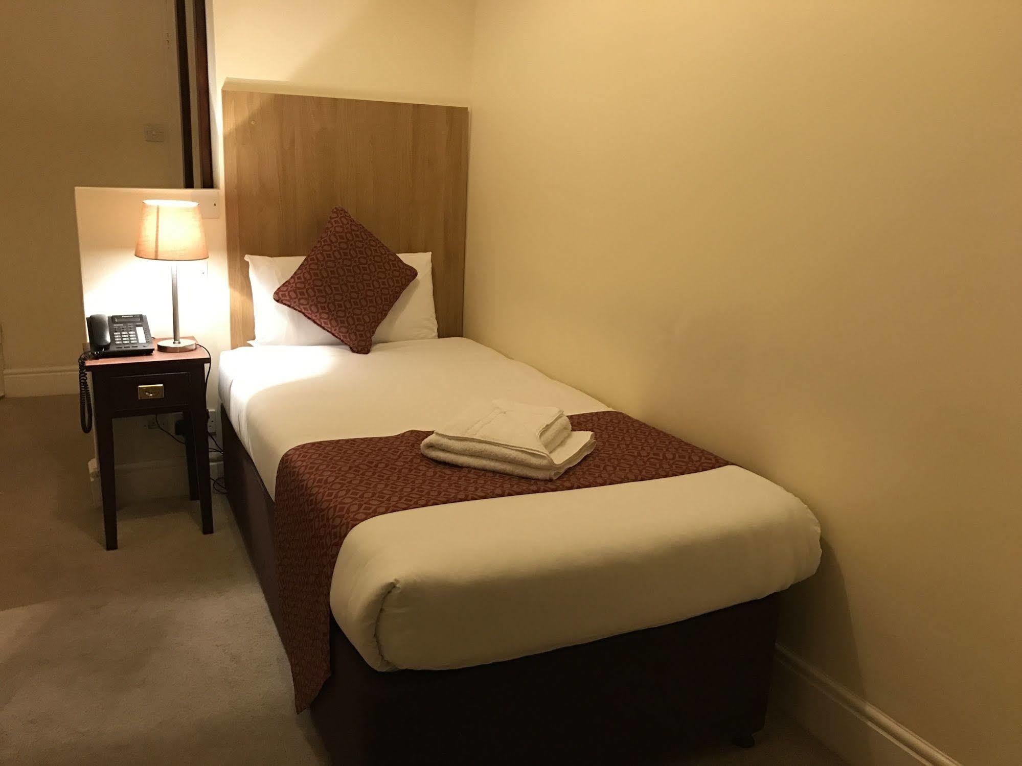 Oyo The Regency, Clifton Bristol Hotel Buitenkant foto