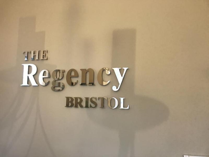 Oyo The Regency, Clifton Bristol Hotel Buitenkant foto